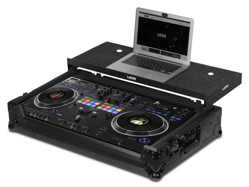 UDG Ultimate Flight Case Pioneer DJ DDJ-REV7 Black Plus (Laptop Shelf + Wheels)
